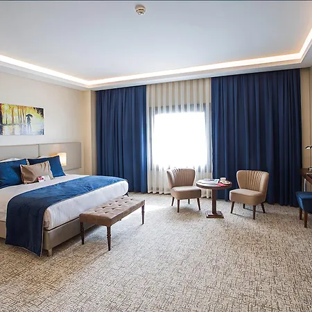 Ramada By Wyndham מלון ילובה
