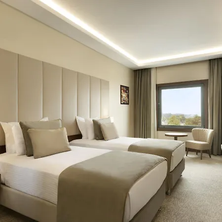 Ramada By Wyndham מלון 4*
