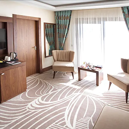 Ξενοδοχείο Ramada By Wyndham 4*