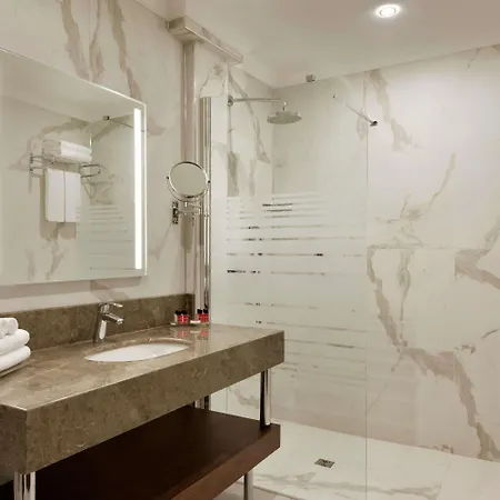 Ramada By Wyndham 4*