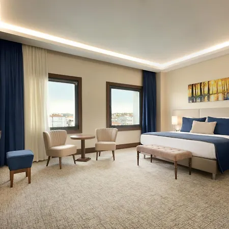Ξενοδοχείο Ramada By Wyndham 4*