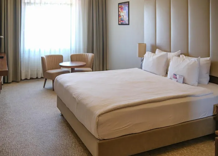 Ramada By Wyndham ホテル ヤロヴァ